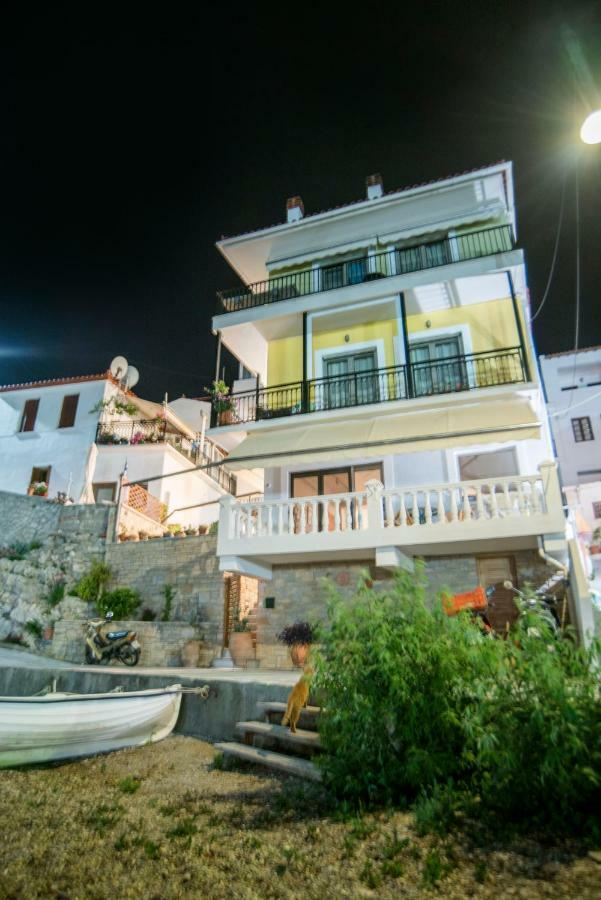 Eftopia Beachfront 2-Bedrooms Apartment Kokkari Esterno foto